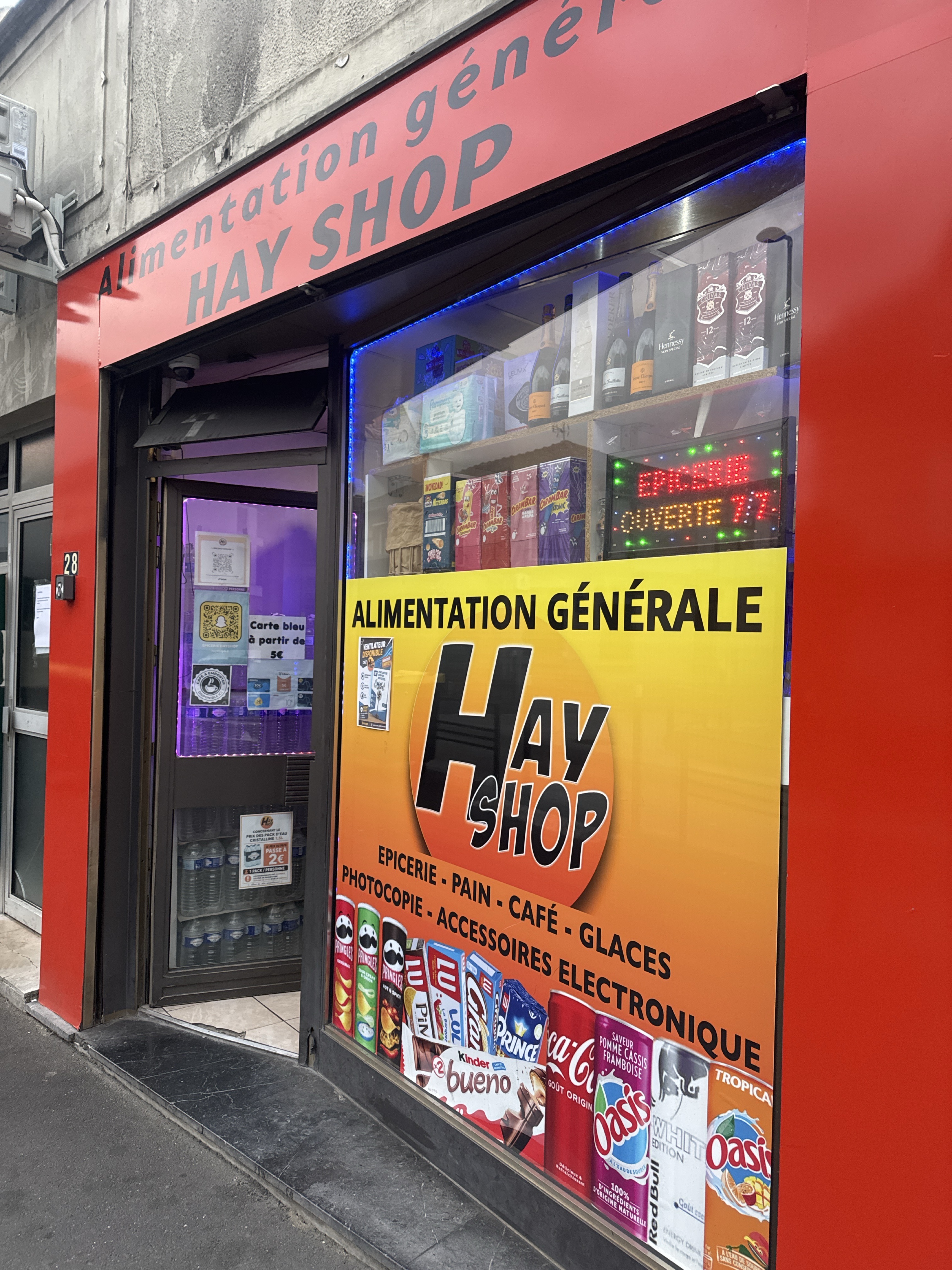 Façade réelle de HAY SHOP, épicerie située au 28 Avenue du Général de Gaulle à Vaujours